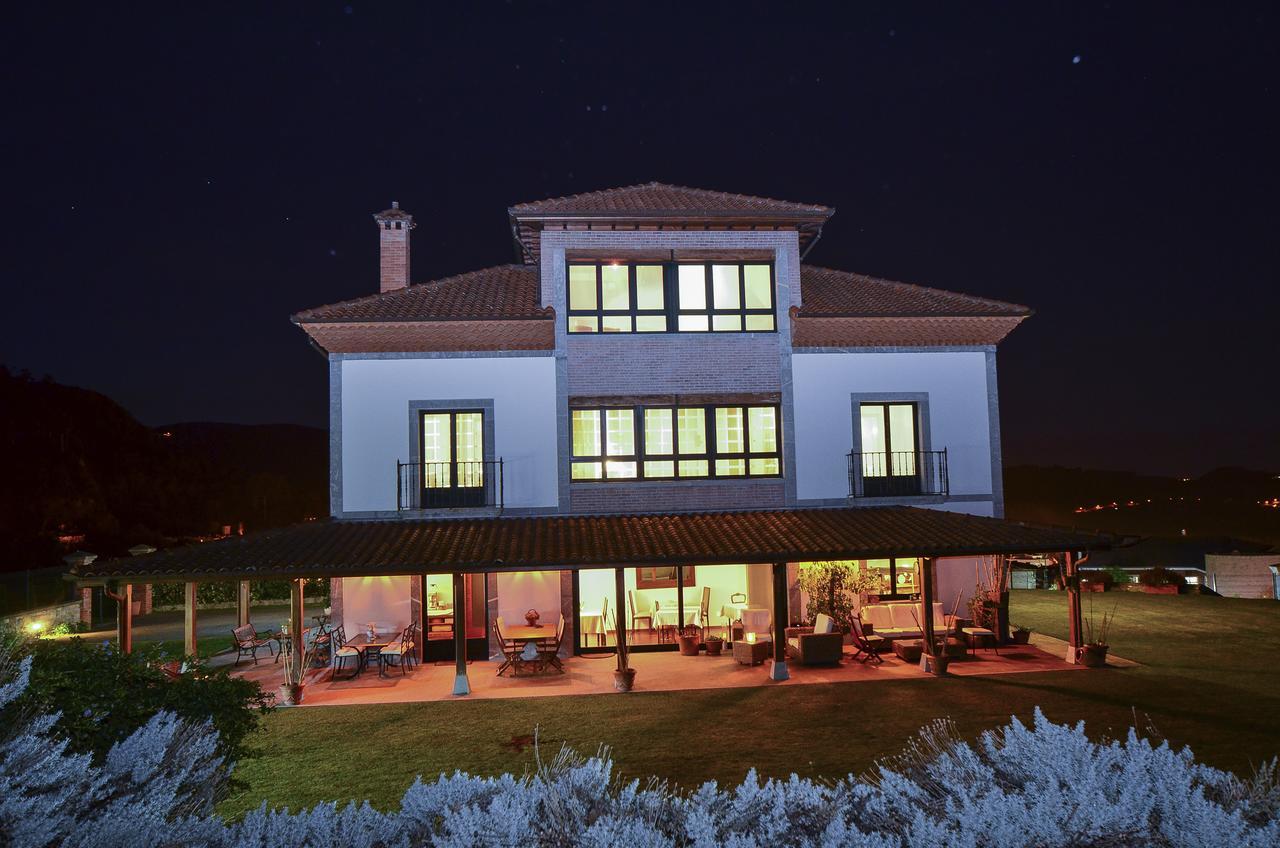 Hotel Reina Adosinda Pravia Bagian luar foto